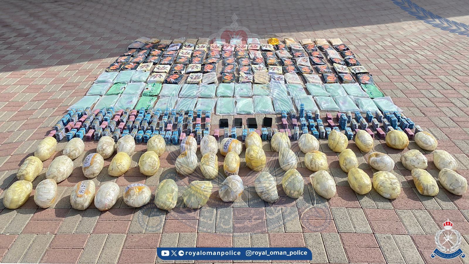 3 متهمين بتهريب انواع مختلفة من المخدرات في قبضة الشرطة