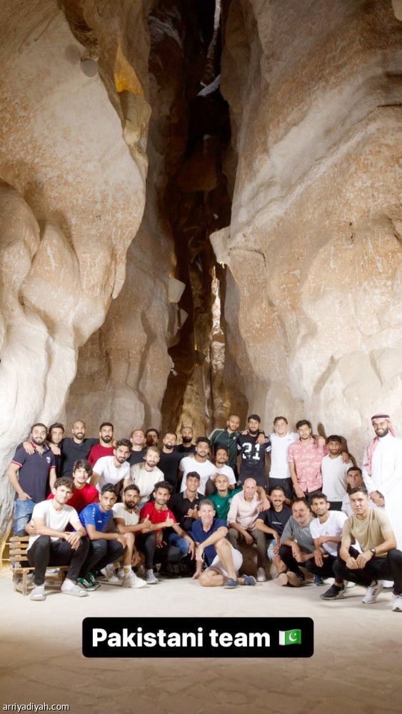 وسط الأخضر.. فيصل وعباس ومختار