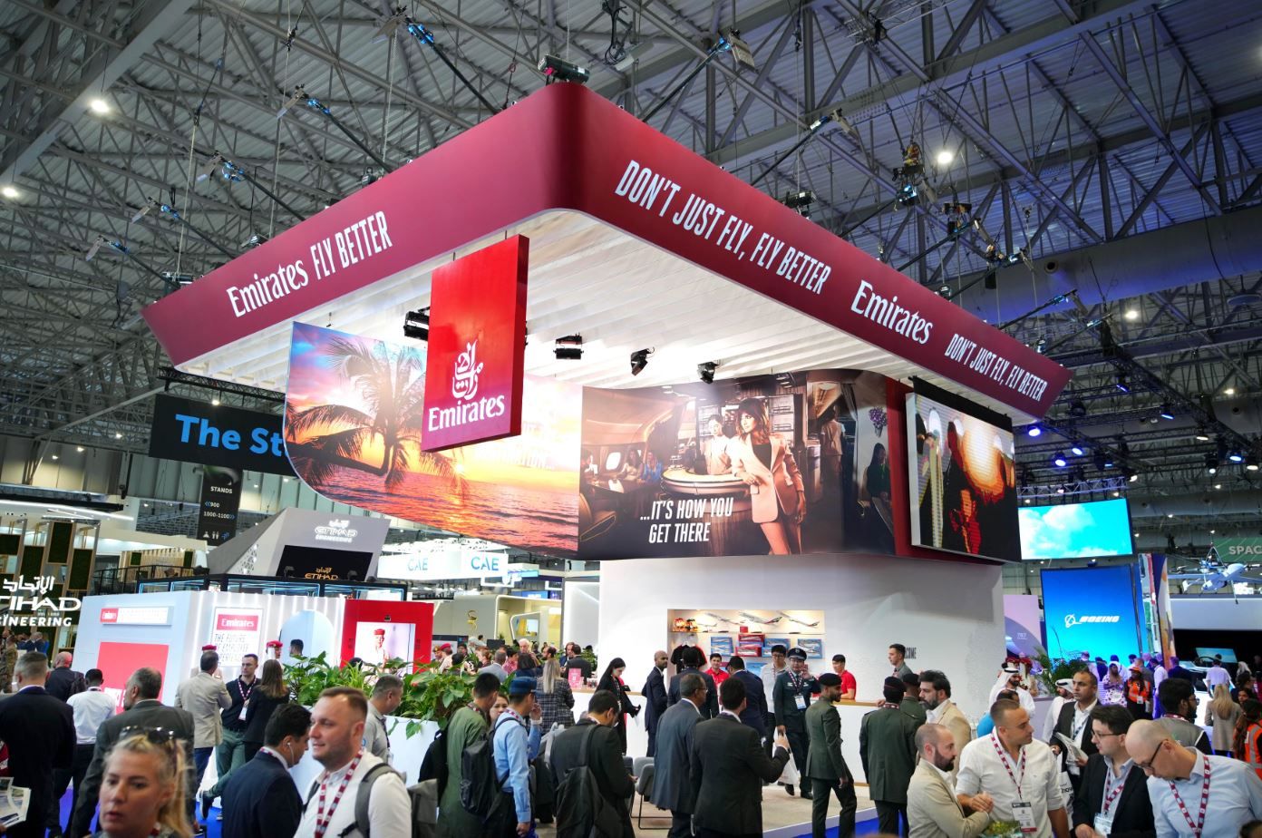 213 مليار درهم صفقات «طيران الإمارات» لشراء 310 طائرات من بوينغ وإيرباص