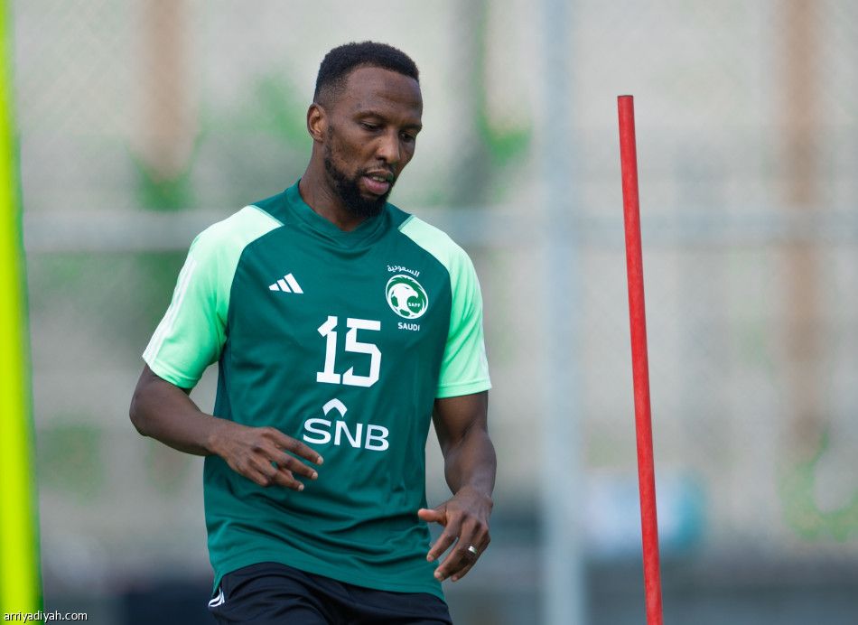 هندي يلتحق بمعسكر الأخضر