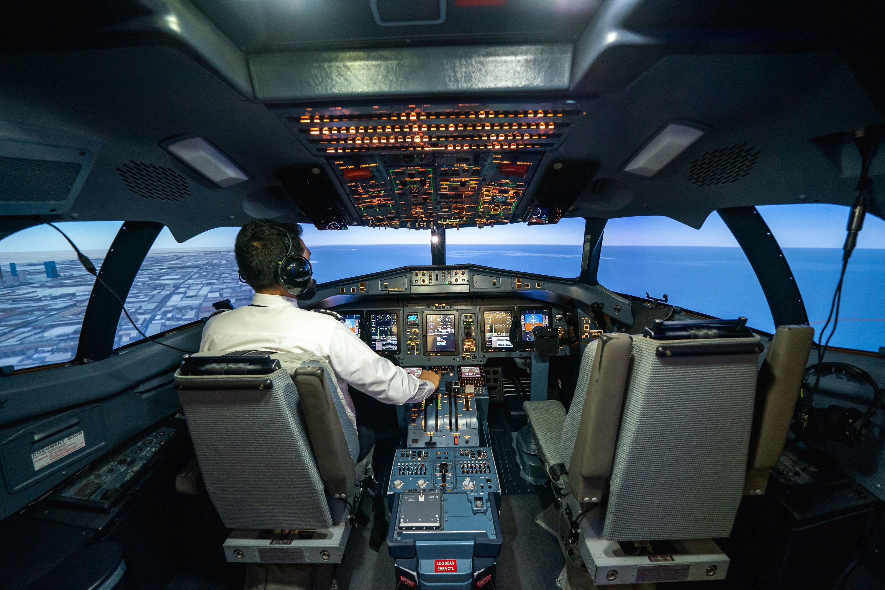 أنسيت لتدريب الطيران تفتتح مركزاً لها بمشروع محمد بن راشد للطيران خلال معرض دبي