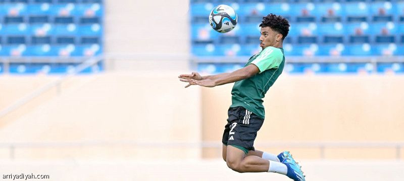 الشهري يرفض تعليق التدريبات