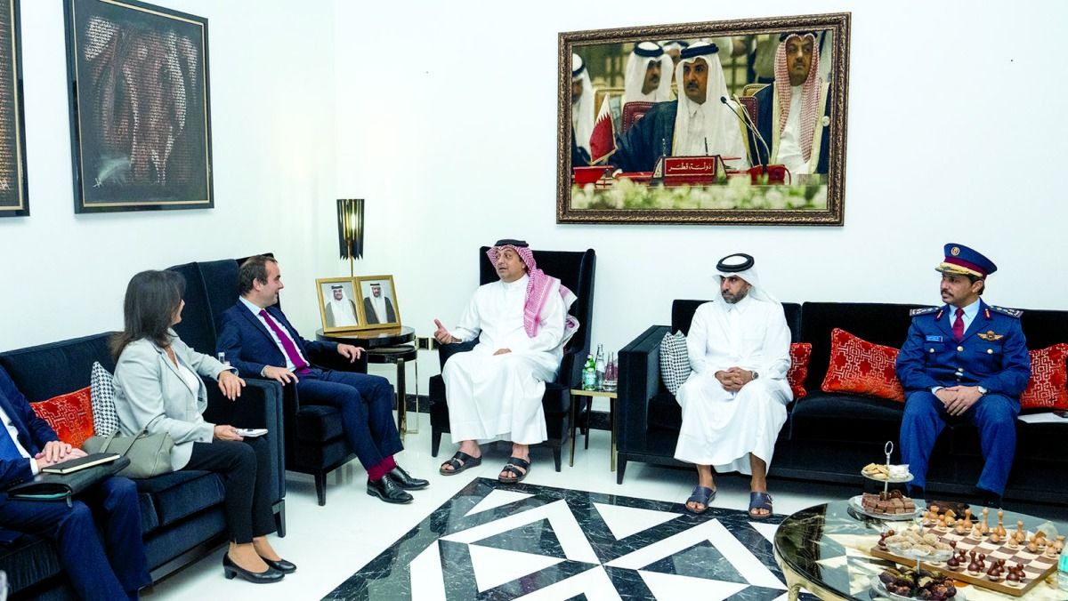 د. العطية يبحث  تطورات غزة مع وزير الجيوش الفرنسي