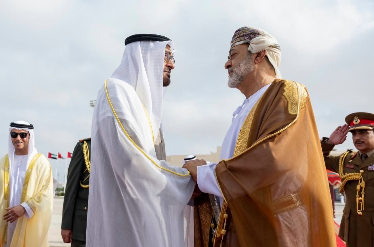 منصور بن زايد مهنئاً باليوم الوطني لسلطنة عمان: نشارككم أفراحكم الوطنية بسعادة واعتزاز