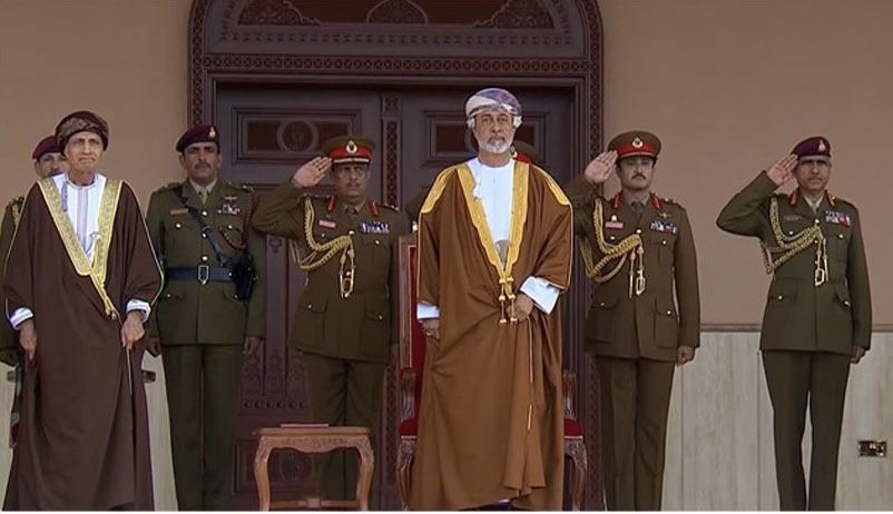 جلالة السُّلطان يرعى العرض العسكري بمناسبة العيد الوطني الـ53