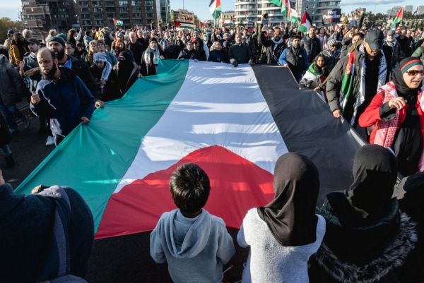 "بريطانيا تشعر بالرعب".. كاتب بريطاني: النضال من أجل حرية الفلسطينيين هو من أجل كرامة العالم