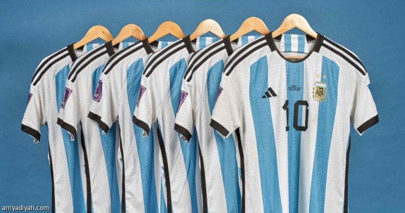 مزاد يعرض قمصان ميسي بـ10 ملايين دولار