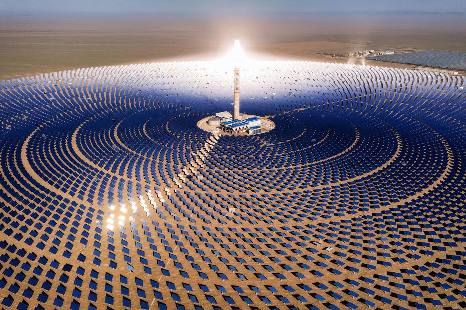 موانئ دبي العالمية تخفض انبعاثات الكربون في الإمارات بالاستفادة من مصادر الطاقة المتجددة