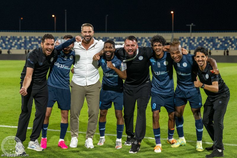 اجتماع يرتب أوراق الأخدود