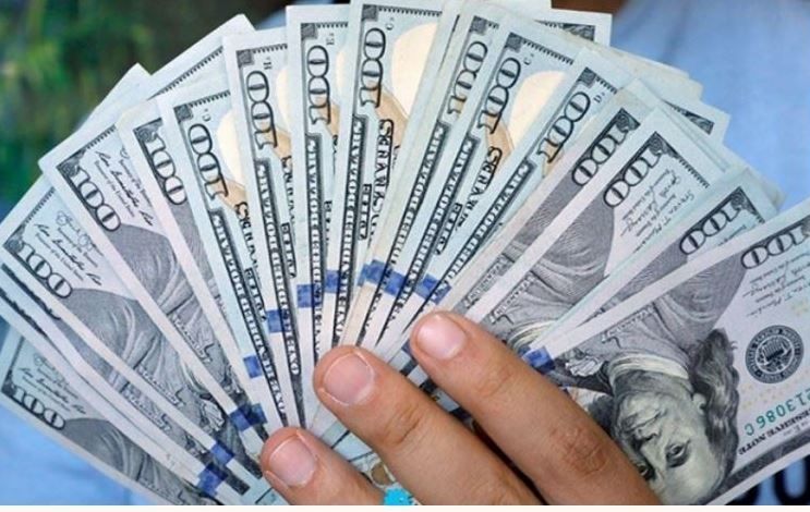 الدولار عند أدنى مستوى في شهرين مع تزايد رهانات خفض المركزي الأمريكي سعر الفائدة