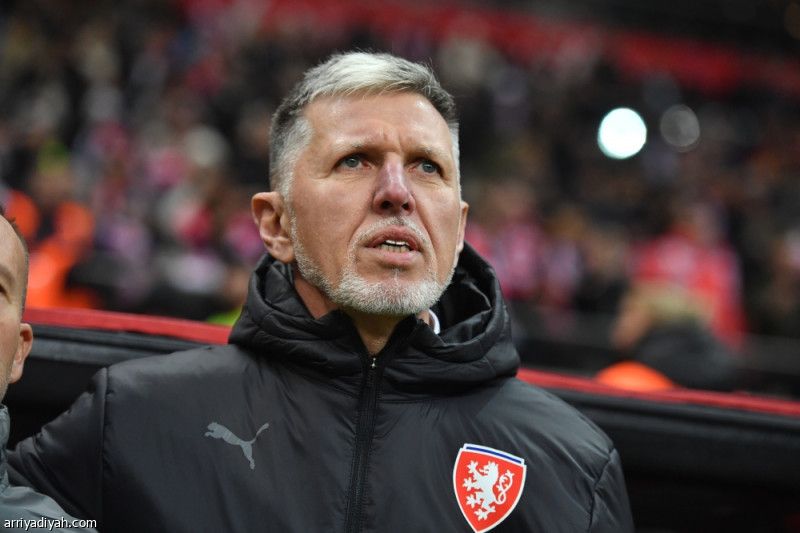 رغم التأهل.. مدرب التشيك يستقيل من منصبه