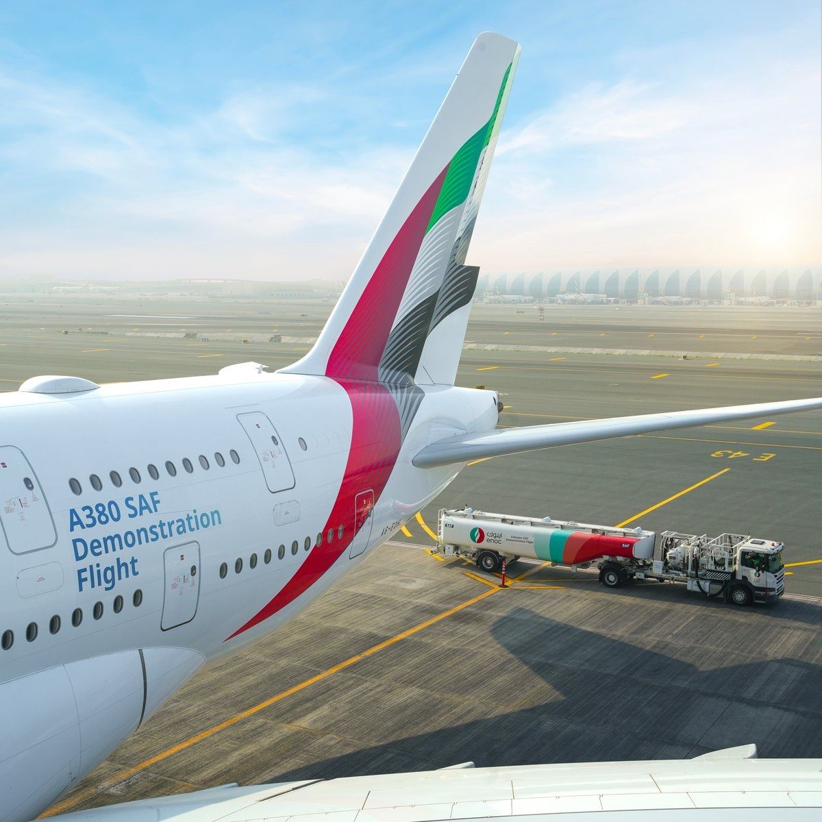 أحمد بن سعيد: تشغيل طيران الإمارات رحلة تجريبية باستخدام الوقود المستدام يمهد لاعتماده بصناعة الطيران