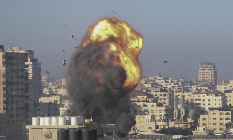 استشهاد 6 فلسطينيين في قصف إسرائيلي بطائرة “مسيرة” على مخيم طولكرم