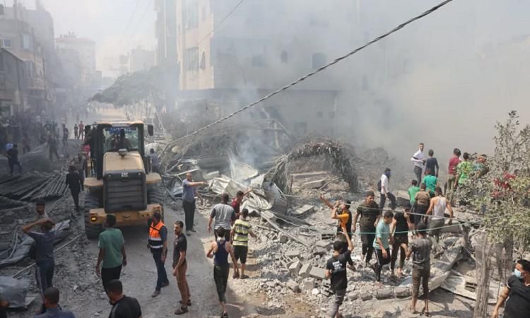 مصدر فلسطينى:تأخر التهدئة بغزة سببه آلية تسليم الرهائن الإسرائيليين