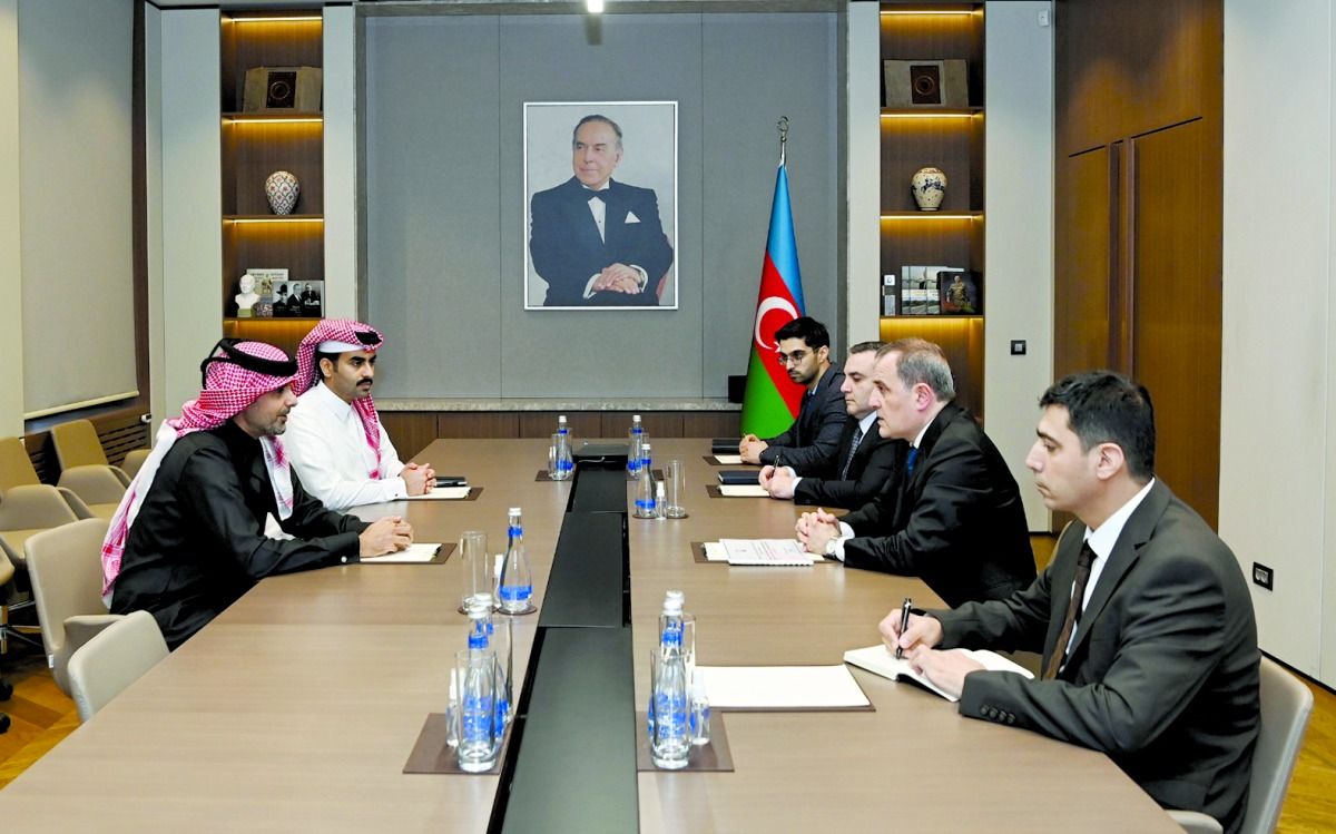 وزير خارجية أذربيجان يجتمع مع سفيرنا