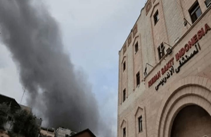 طيران الاحتلال يقصف محيط وبوابات المستشفى الأندونيسي بغزة