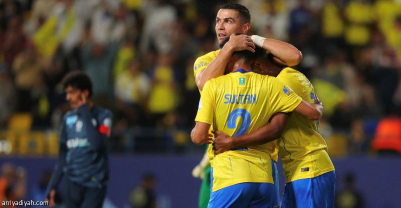 رونالدو ينذر الهلال بثنائية في الأخدود
