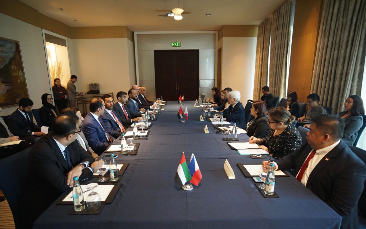 الإمارات والفلبين تستشرفان الارتقاء بالعلاقات التجارية والاستثمارية