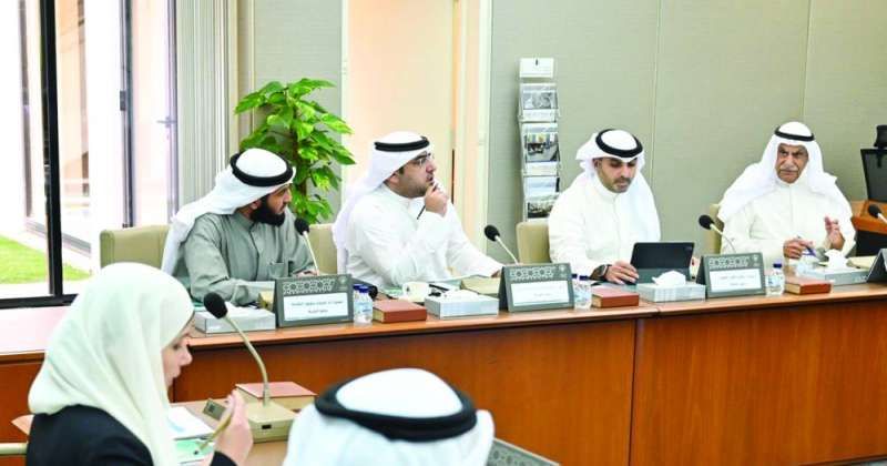 من اجتماع اللجنة التشريعية أمس بحضور رئيس المجلس