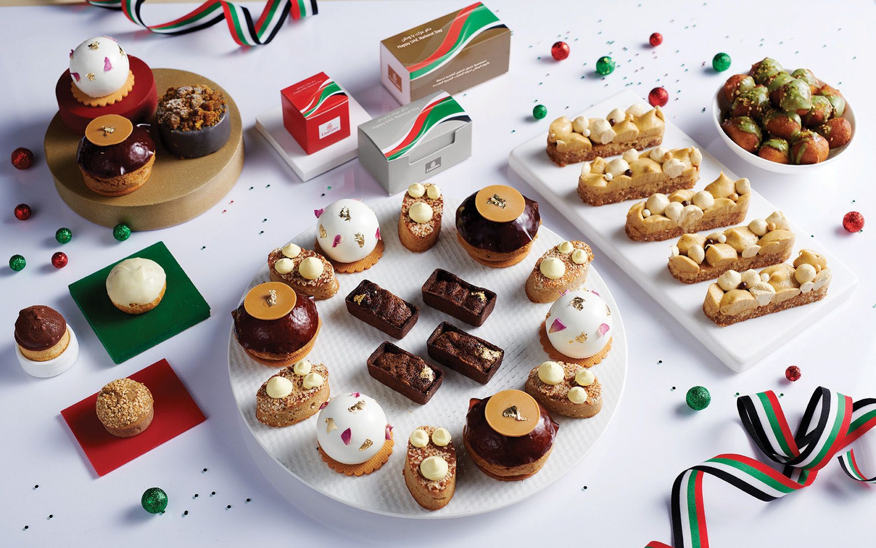 طيران الإمارات تشارك عملاءها الاحتفال بعيد الاتحاد الـ52 للدولة