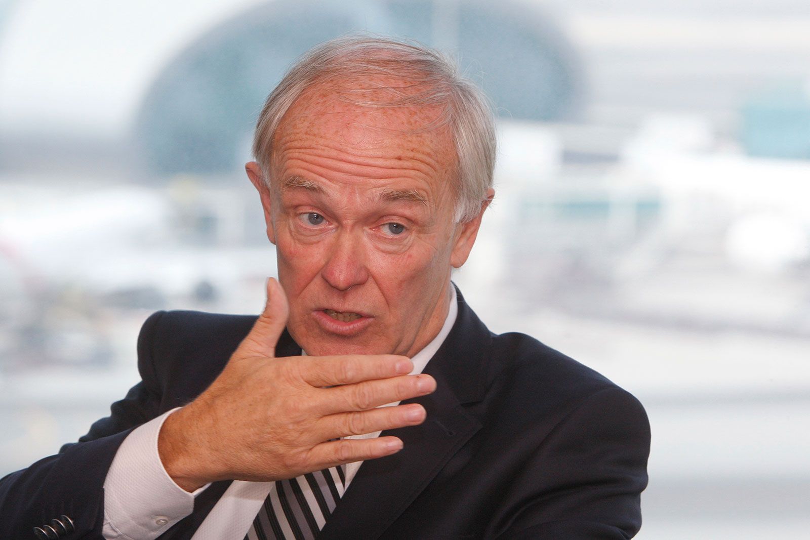 طيران الإمارات تحث رولز رويس بالتركيز على أداء المحركات