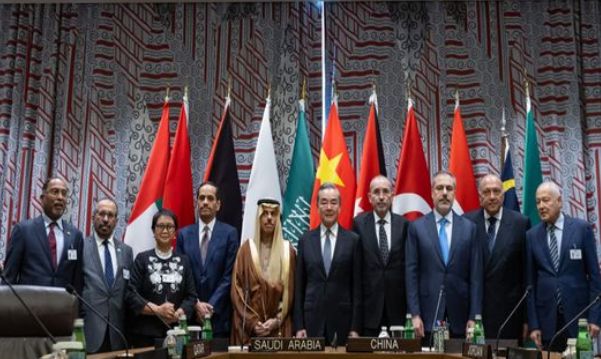 اللجنة الوزارية المكلفة من القمة “العربية – الإسلامية” تطالب المجتمع الدولي بحماية الفلسطينيين من الجرائم الإسرائيلية