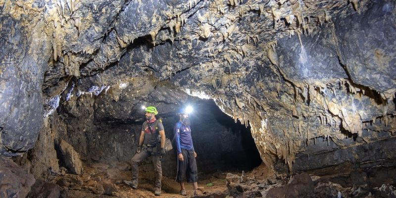 الكهوف في الجبل الأخضر وجهة سياحية لمحبّي المغامرات
