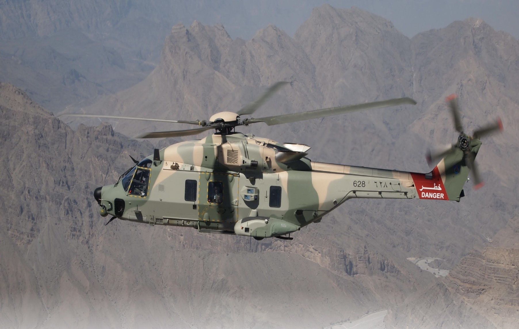 سلاح الجو السلطاني العماني يسير إحدى طائراته لنقل جثمان مواطن