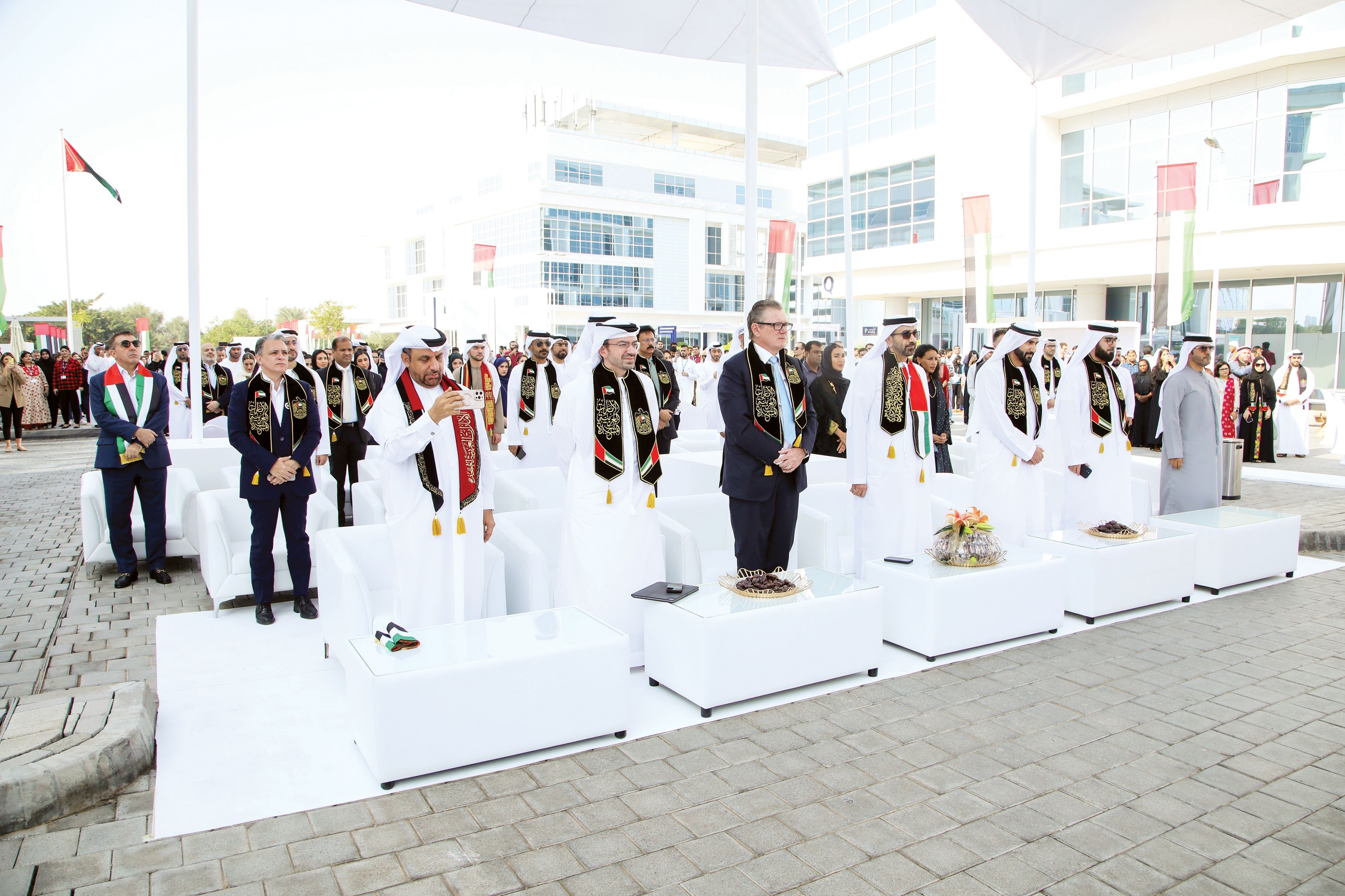 «الإمارات دبي الوطني» يوثق إنجازات الإمارات احتفالاً باليوم الوطني