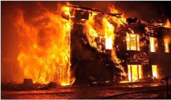 حريق ضخم بفندق في كازاخستان يسفر عن وفاة 13 شخصا