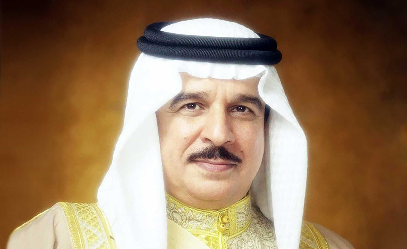 ملك البحرين يصل الدولة للمشاركة في أعمال مؤتمر الأطراف "كوب 28" وحمدان بن محمد في مقدمة مستقبليه