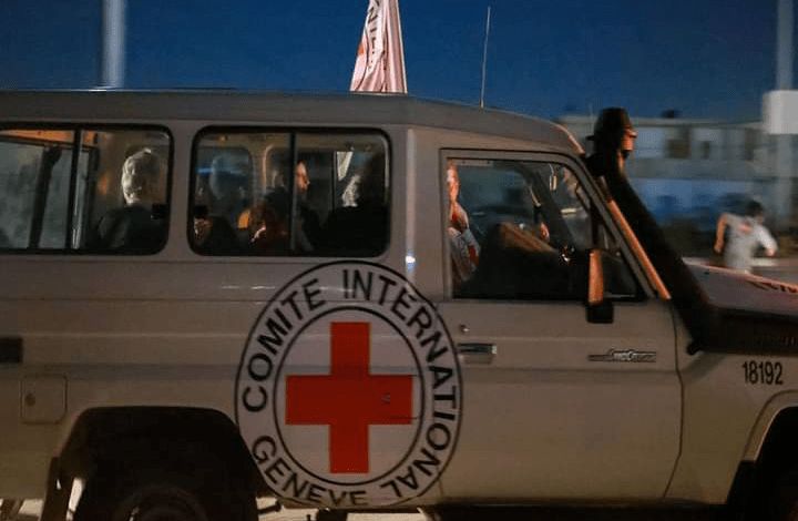 “القاهرة الإخبارية” : وصول الدفعة السادسة من المحتجزين إلى الجانب المصري من ميناء رفح البري