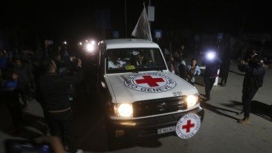 حماس تعلن قائمة الأسرى الفلسطينيين المنتظر الإفراج عنهم اليوم من سجون إسرائيل