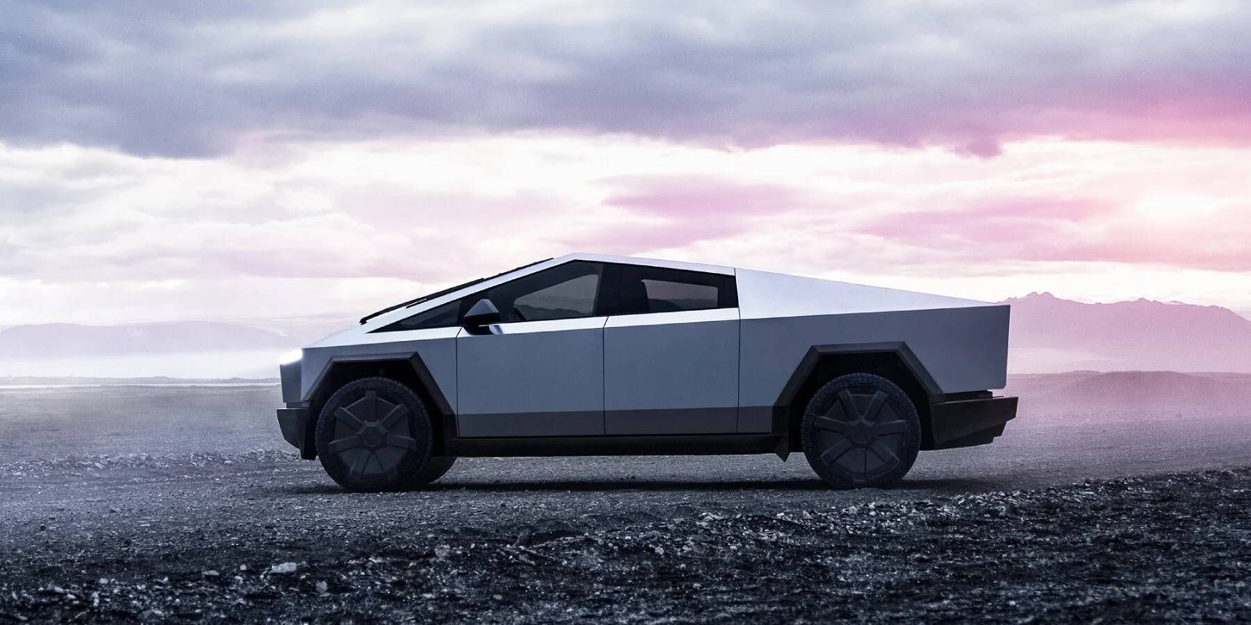 تسلا تسلم أول سيارة كهربائية سايبر تراك إلى مشترين