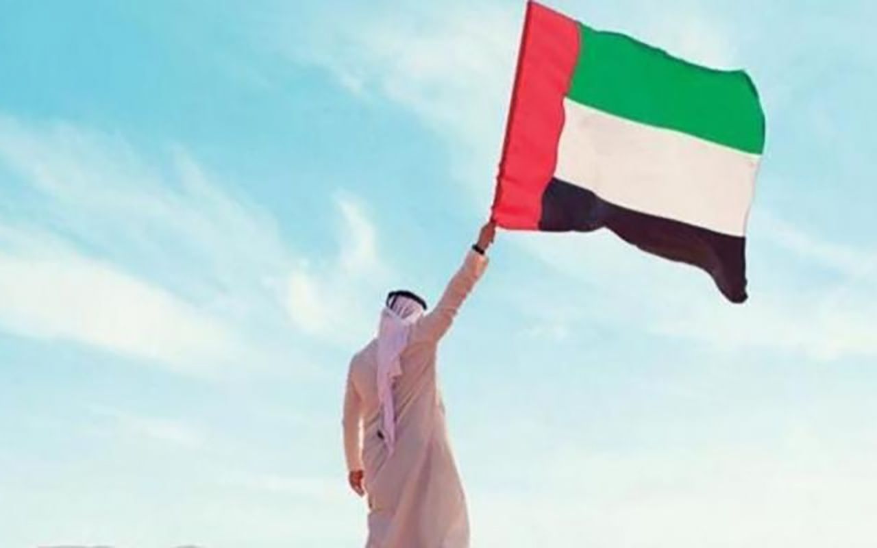 5.100 موظف يجسدون بخوذهم علم الدولة في عيد الاتحاد