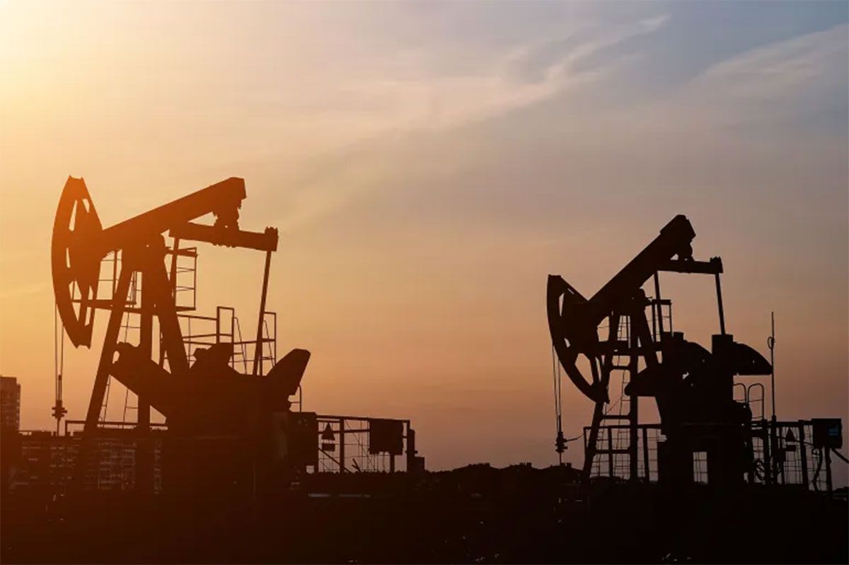 النفط يهبط أكثر من 2% مع قلق المستثمرين من تخفيضات أوبك+