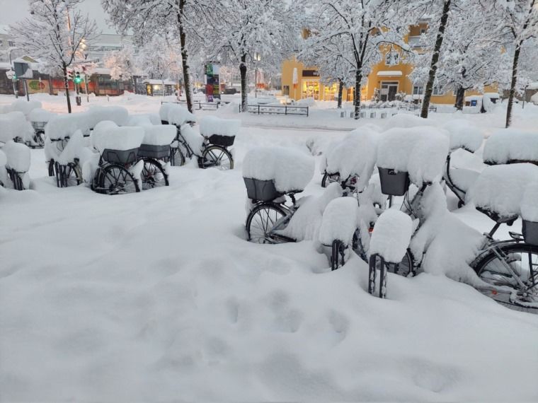 عاصفة ثلجية تتسبب في توقف مطار ميونخ وتثير فوضى في السفر بالمنطقة