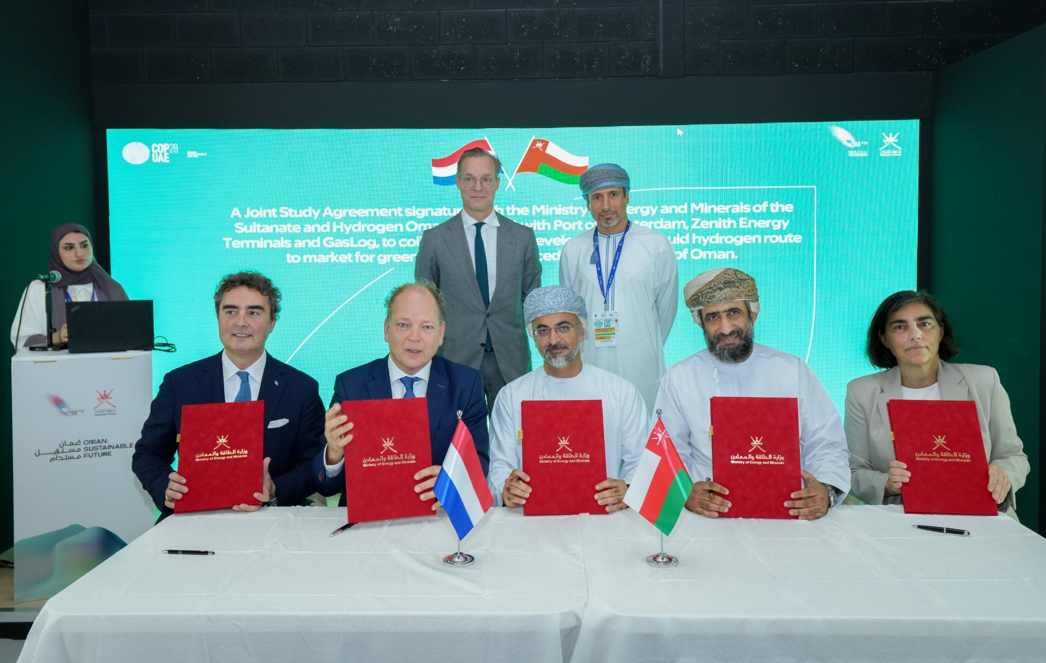 سلطنة عمان تعتزم إنشاء أول مسار تجاري للهيدروجين السائل في العالم