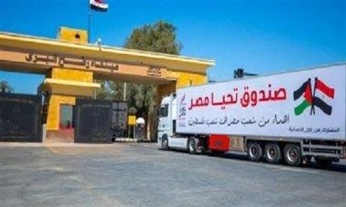 الهلال الأحمر الفلسطيني يعلن دخول 100 شاحنة مساعدات إلى غزة من مصر