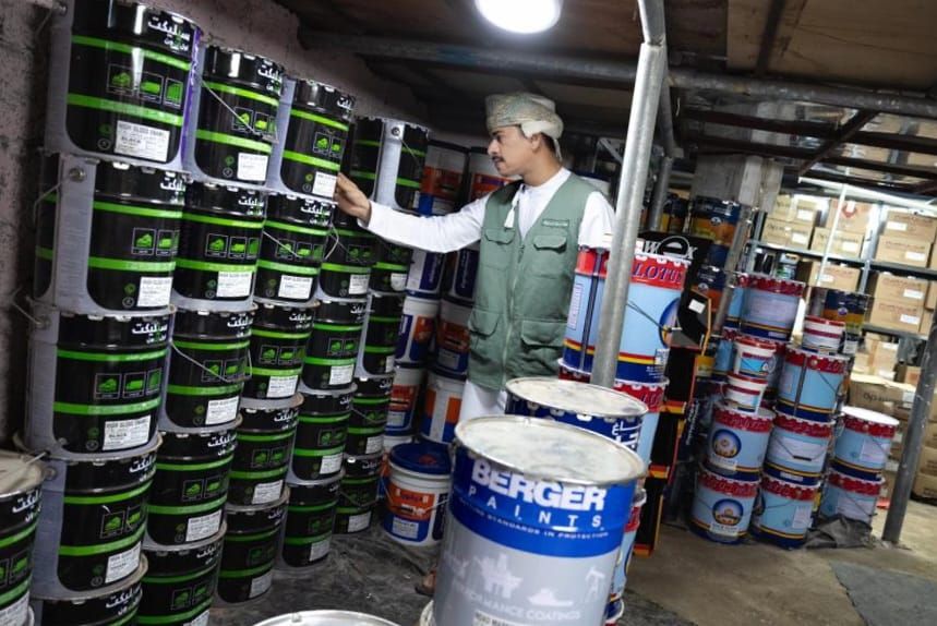 ضبط أصباغ منتهية الصلاحية بشمال الباطنة