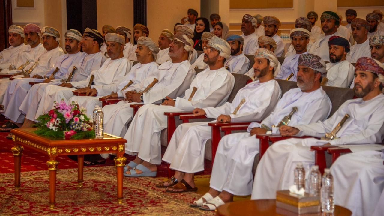 محافظة مسقط تعقد جلسات حوارية تعزيزًا لدور الشباب في التنمية والتطوير