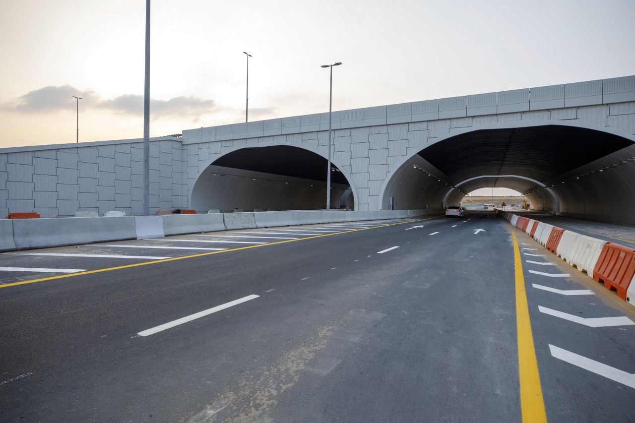 سهيل المزروعي: الإمارات تمتلك مرافق نقل وبنى تحتية من بين الأفضل عالمياً