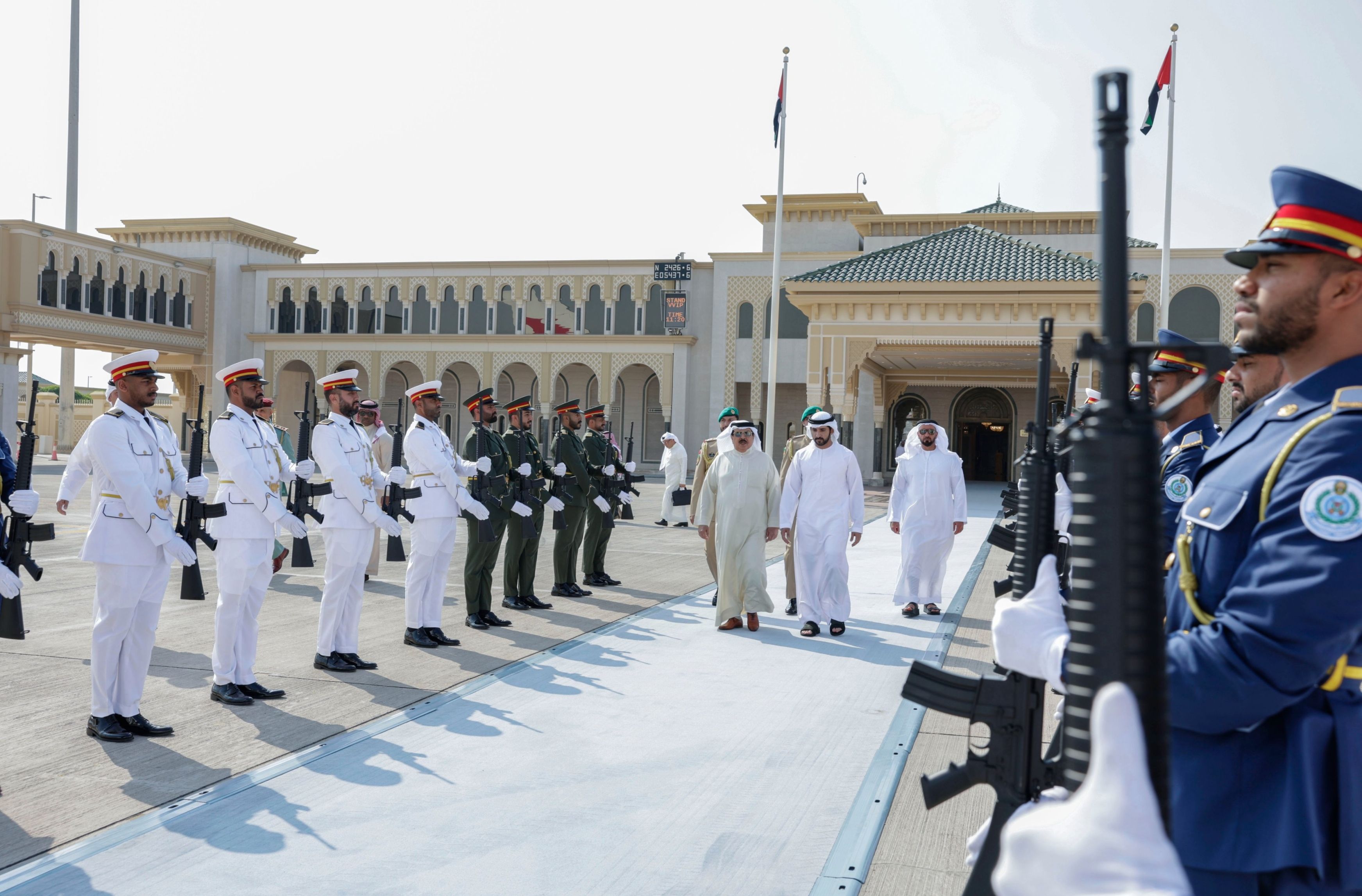 ملك البحرين يغادر البلاد.. وحمدان بن محمد وسيف بن زايد في مقدمة مودِّعيه