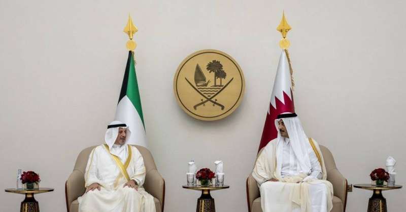 أمير قطر يستقبل ممثل سمو الأمير