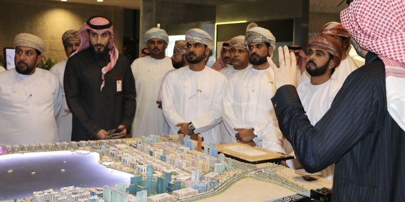 وفد عماني يزور الهيئة الملكية بالجبيل بالسعودية