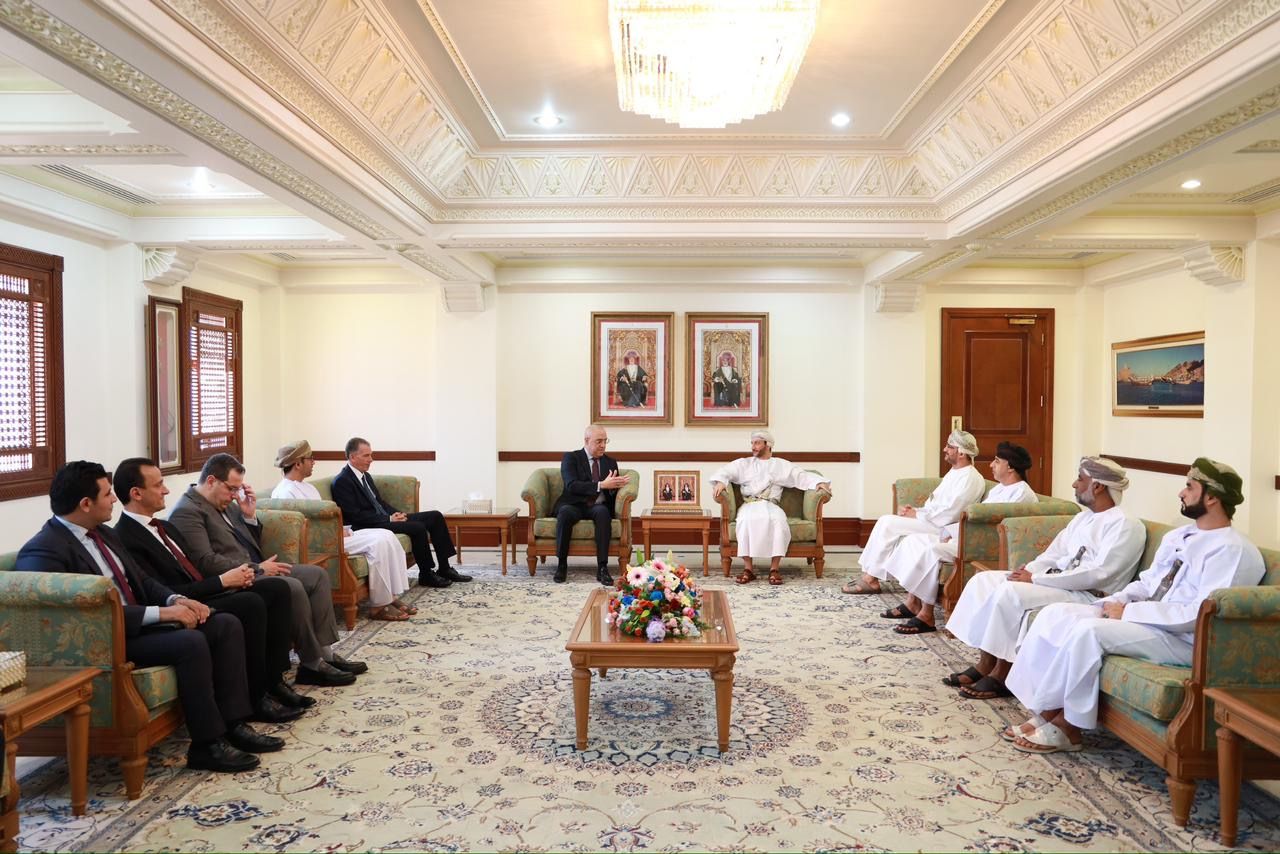 مُحافِظ مَسقط يَستقبلُ وزير الإسكان والمرافق والمجتمعات العمرانية بجمهورية مصر العربية