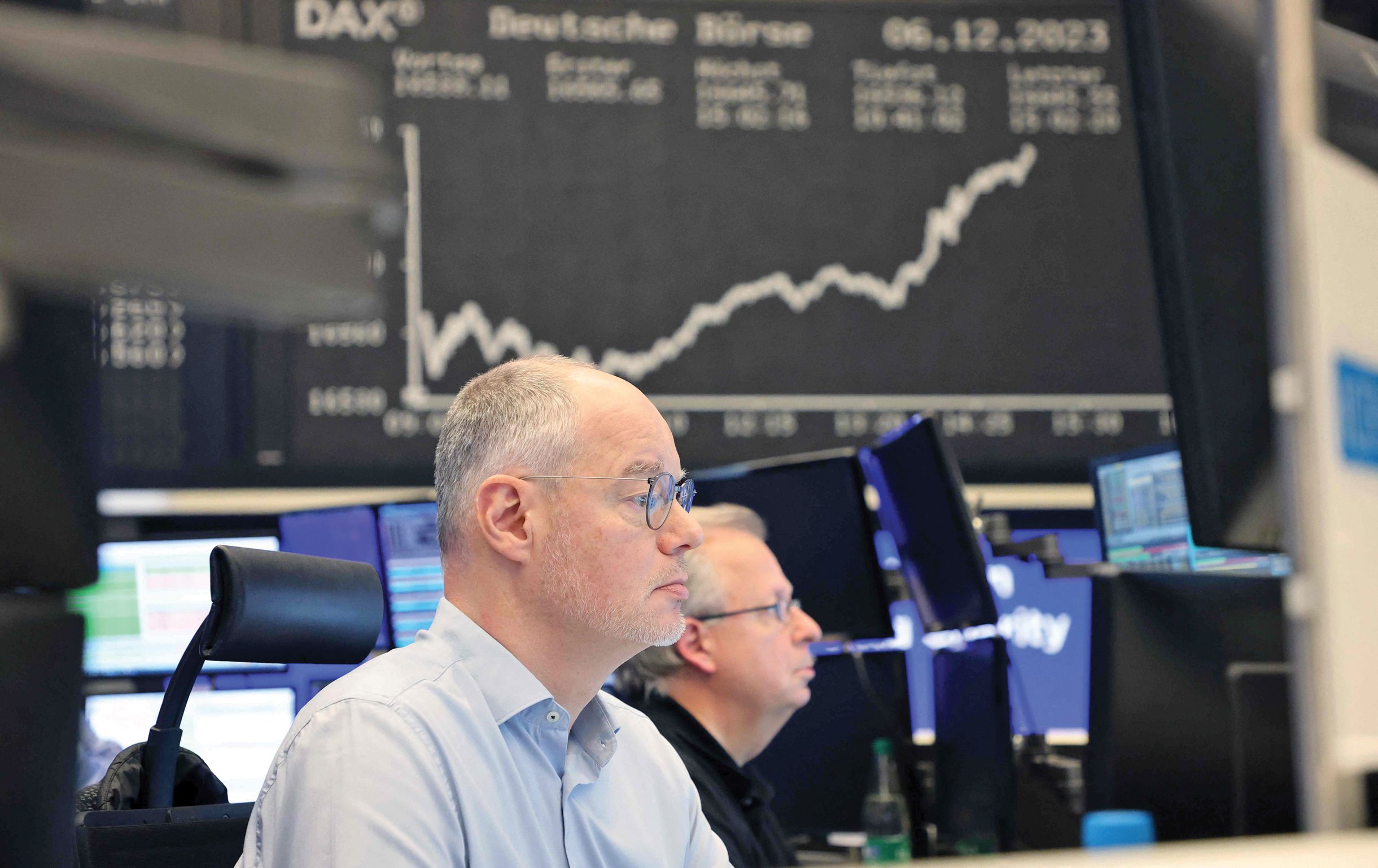 مؤشر داكس الألماني يلامس مستوى قياسياً وسط آمال خفض الفائدة الأوروبية