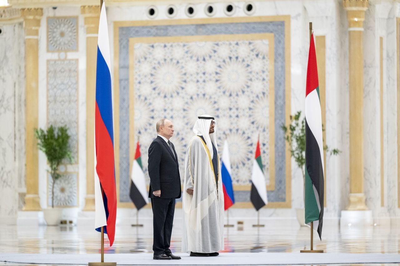 محمد بن زايد: الإمارات حريصة على بناء جسور التعاون التنموي مع مختلف دول العالم