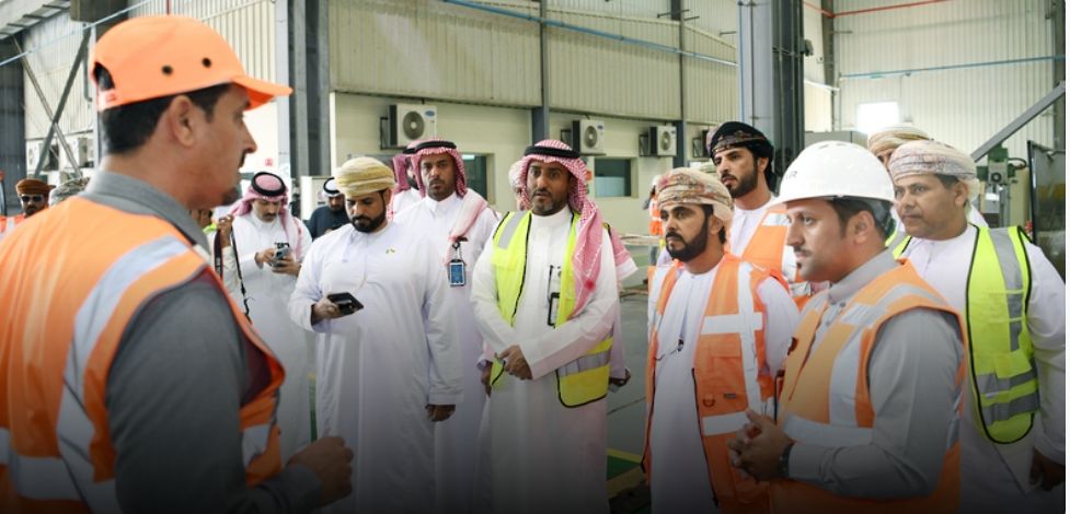 وفد عماني يطلع على تجارب صناعات سكك القطارات وحوافز المناطق الصناعية في السعودية