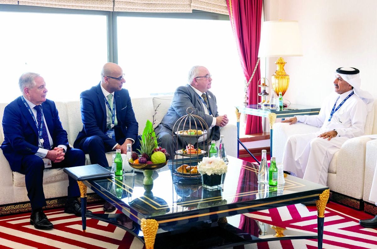 الحمادي يستعرض العلاقات  مع مسؤولي عدة دول